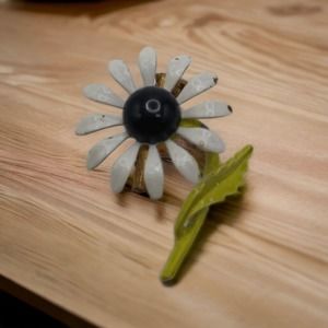 Vintage White Daisy Flower Stem Black Accent Brooch Pin